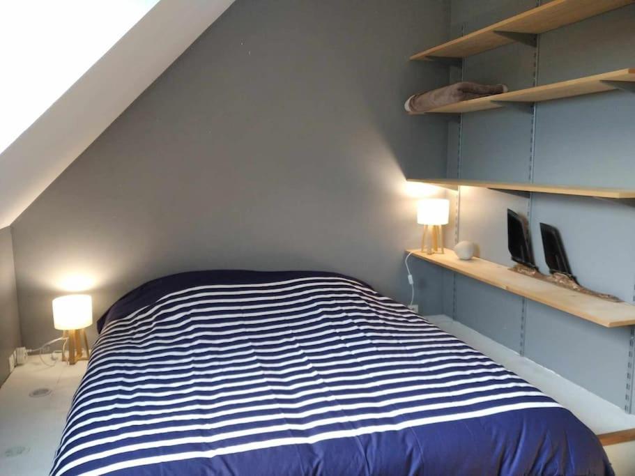 L Etablissement Gold Beach Propose 1 Hebergement , Maison 80M2 Avec Terrain 500M2, Parking Prive A 4 Min Du Port Artificiel D Arromanches, Services Accueil Personnalise, Lits Faits, Serviettes, Menage, Netflix, Wifi Ryes Kültér fotó