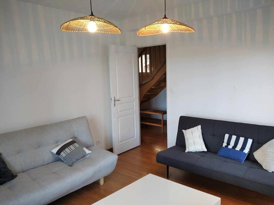 L Etablissement Gold Beach Propose 1 Hebergement , Maison 80M2 Avec Terrain 500M2, Parking Prive A 4 Min Du Port Artificiel D Arromanches, Services Accueil Personnalise, Lits Faits, Serviettes, Menage, Netflix, Wifi Ryes Kültér fotó
