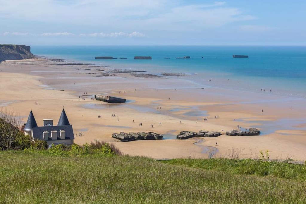 L Etablissement Gold Beach Propose 1 Hebergement , Maison 80M2 Avec Terrain 500M2, Parking Prive A 4 Min Du Port Artificiel D Arromanches, Services Accueil Personnalise, Lits Faits, Serviettes, Menage, Netflix, Wifi Ryes Kültér fotó