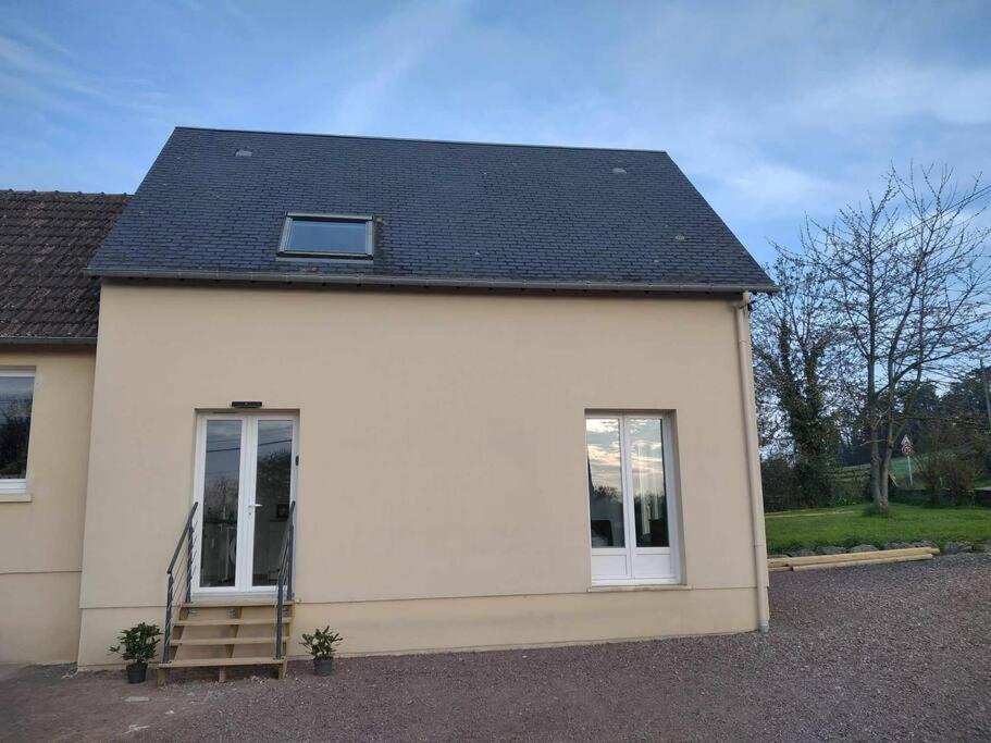 L Etablissement Gold Beach Propose 1 Hebergement , Maison 80M2 Avec Terrain 500M2, Parking Prive A 4 Min Du Port Artificiel D Arromanches, Services Accueil Personnalise, Lits Faits, Serviettes, Menage, Netflix, Wifi Ryes Kültér fotó