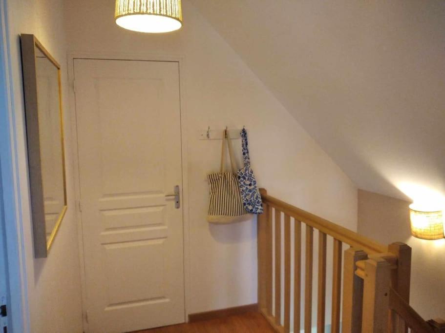 L Etablissement Gold Beach Propose 1 Hebergement , Maison 80M2 Avec Terrain 500M2, Parking Prive A 4 Min Du Port Artificiel D Arromanches, Services Accueil Personnalise, Lits Faits, Serviettes, Menage, Netflix, Wifi Ryes Kültér fotó