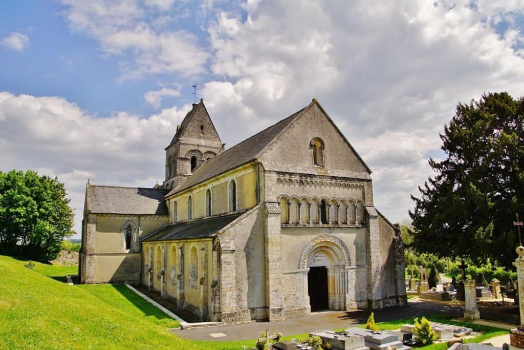 L Etablissement Gold Beach Propose 1 Hebergement , Maison 80M2 Avec Terrain 500M2, Parking Prive A 4 Min Du Port Artificiel D Arromanches, Services Accueil Personnalise, Lits Faits, Serviettes, Menage, Netflix, Wifi Ryes Kültér fotó
