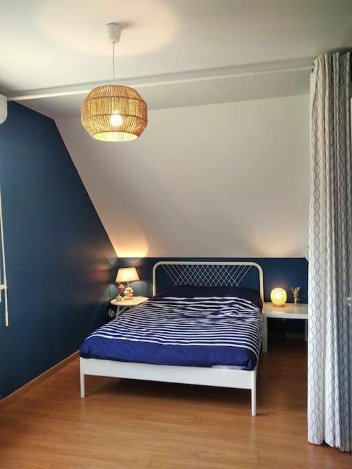L Etablissement Gold Beach Propose 1 Hebergement , Maison 80M2 Avec Terrain 500M2, Parking Prive A 4 Min Du Port Artificiel D Arromanches, Services Accueil Personnalise, Lits Faits, Serviettes, Menage, Netflix, Wifi Ryes Kültér fotó