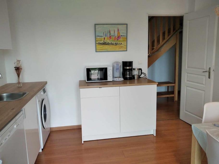 L Etablissement Gold Beach Propose 1 Hebergement , Maison 80M2 Avec Terrain 500M2, Parking Prive A 4 Min Du Port Artificiel D Arromanches, Services Accueil Personnalise, Lits Faits, Serviettes, Menage, Netflix, Wifi Ryes Kültér fotó