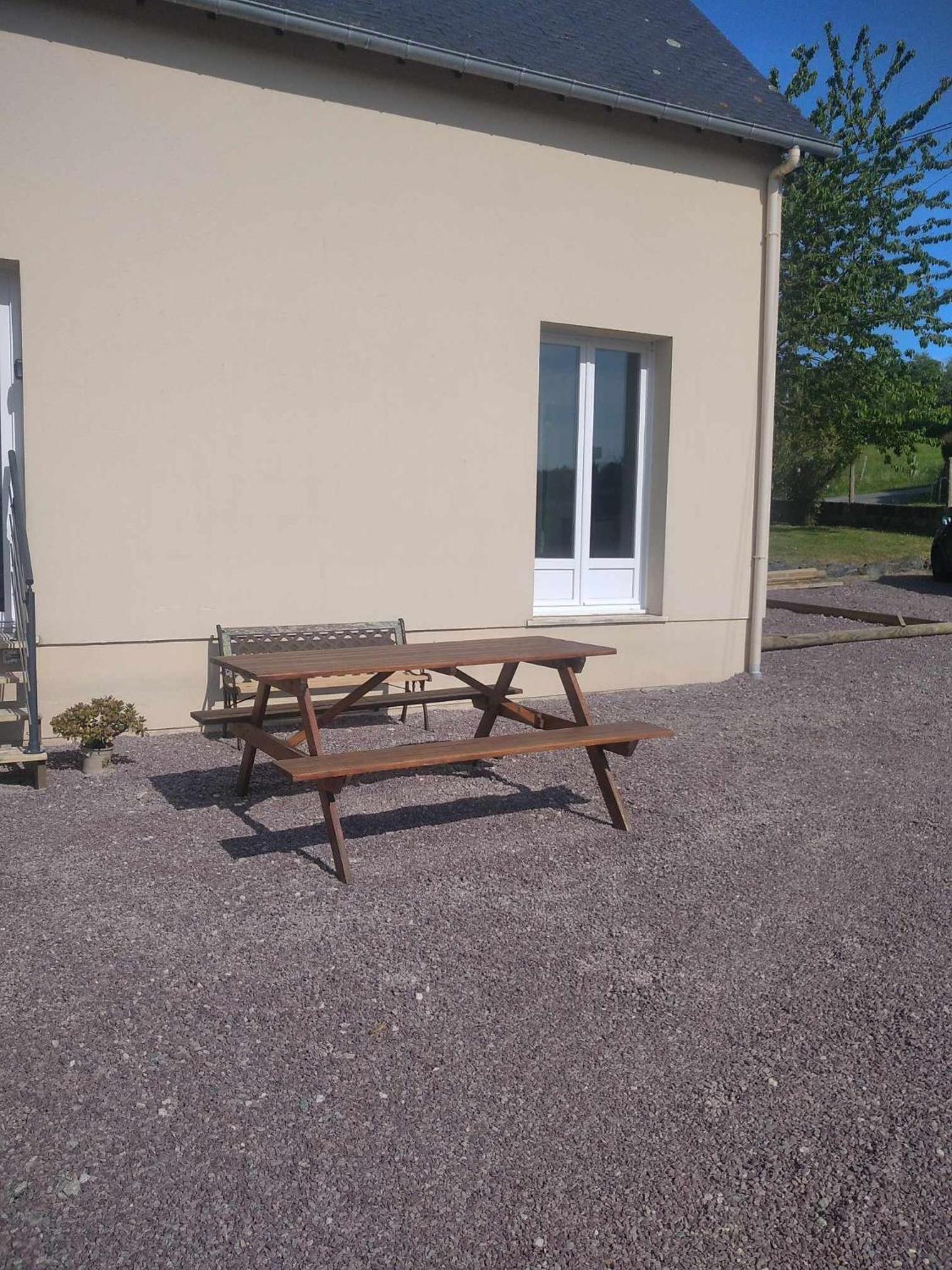 L Etablissement Gold Beach Propose 1 Hebergement , Maison 80M2 Avec Terrain 500M2, Parking Prive A 4 Min Du Port Artificiel D Arromanches, Services Accueil Personnalise, Lits Faits, Serviettes, Menage, Netflix, Wifi Ryes Kültér fotó