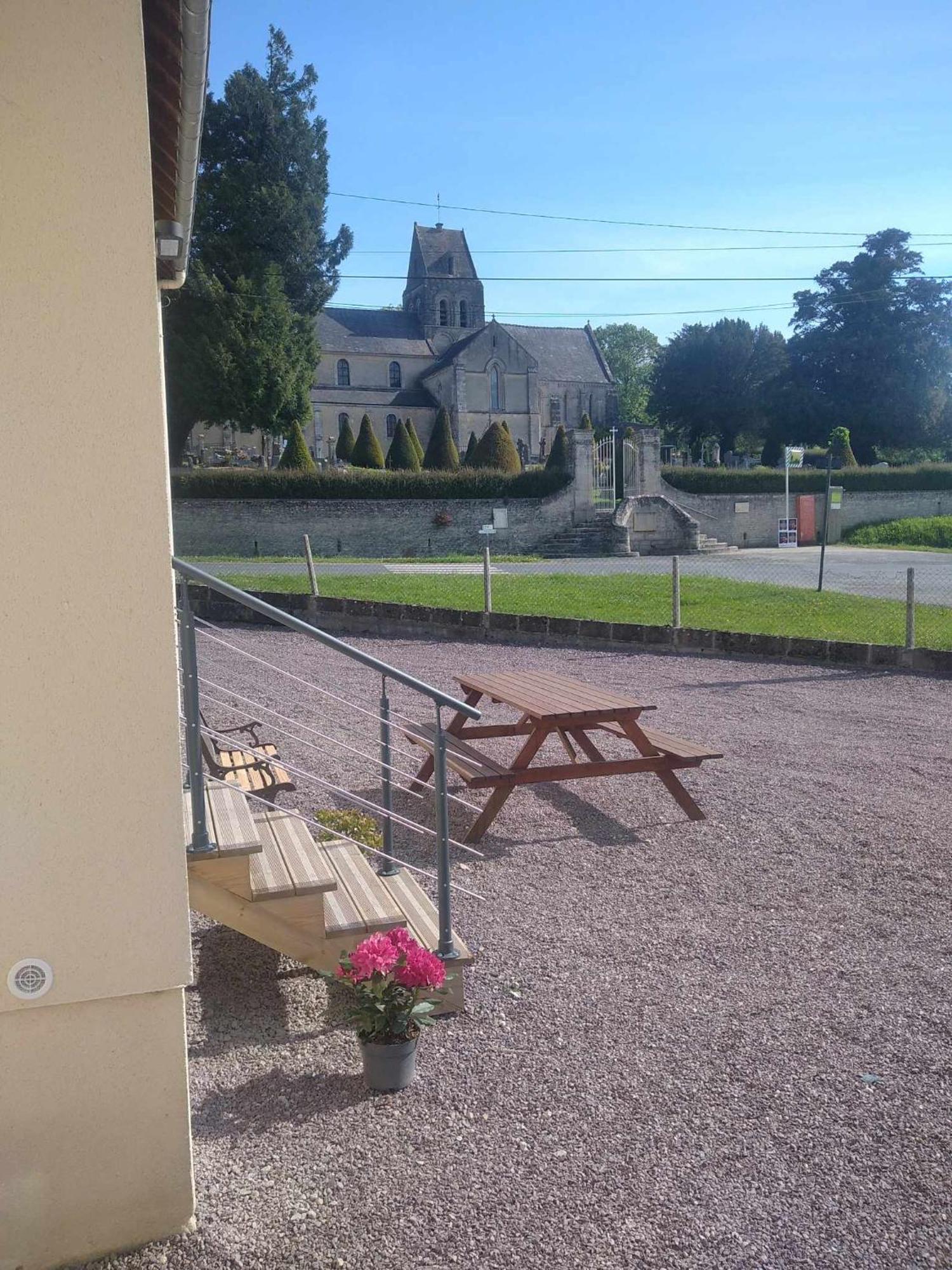 L Etablissement Gold Beach Propose 1 Hebergement , Maison 80M2 Avec Terrain 500M2, Parking Prive A 4 Min Du Port Artificiel D Arromanches, Services Accueil Personnalise, Lits Faits, Serviettes, Menage, Netflix, Wifi Ryes Kültér fotó